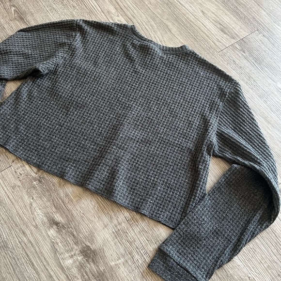 SOLD✨Waffle L/S Crop Top✨ - Picture 4 of 7
